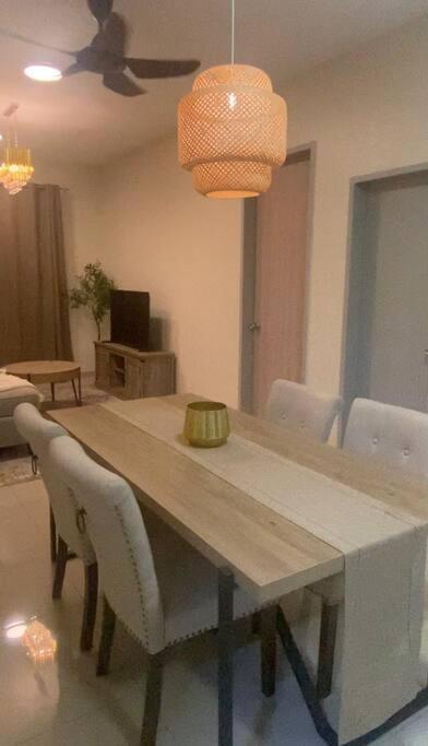Orked Vanda, 3 Bedroom Apartment, Seaview Netflixwifiyoutube 쿠알라트렝가누 외부 사진