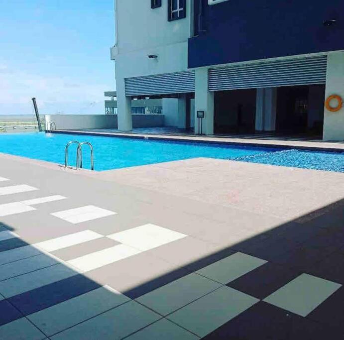 Orked Vanda, 3 Bedroom Apartment, Seaview Netflixwifiyoutube 쿠알라트렝가누 외부 사진
