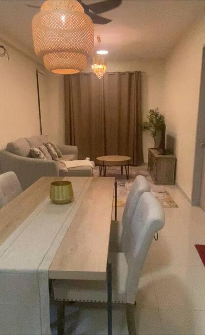 Orked Vanda, 3 Bedroom Apartment, Seaview Netflixwifiyoutube 쿠알라트렝가누 외부 사진